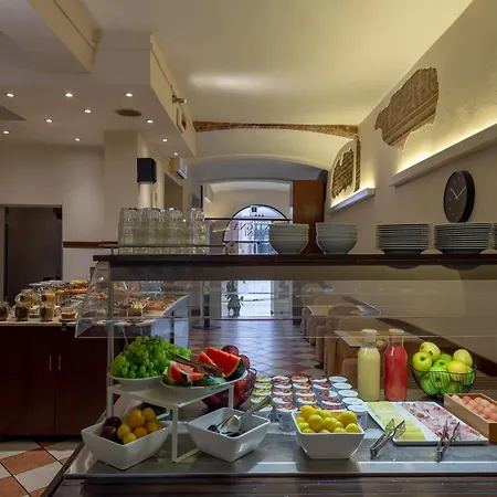 Mantegna Stazione Hotel 3*