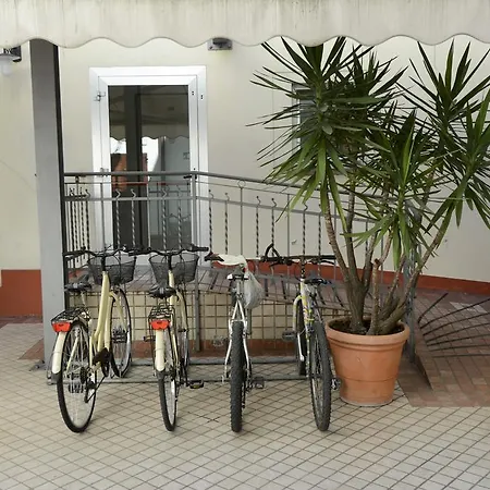Mantegna Stazione 3*