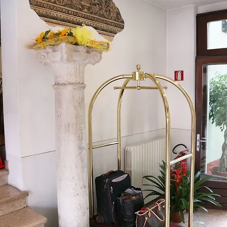 Mantegna Stazione Hotel 3*