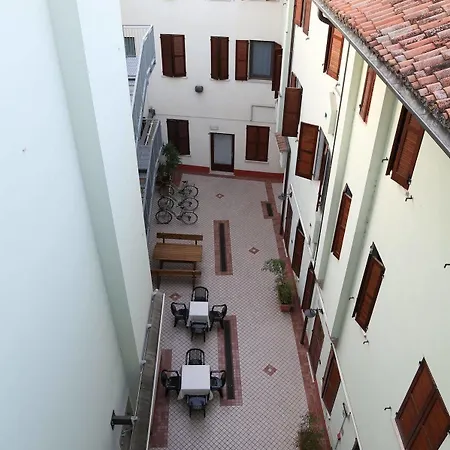 Mantegna Stazione 3* Mantova