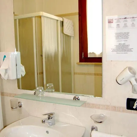 Mantegna Stazione Hotel 3*
